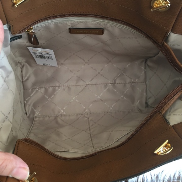 Last one✨Michael Kors LG chain tote shoulder bag - Picture 5 of 8